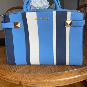 Micheal Kors purse